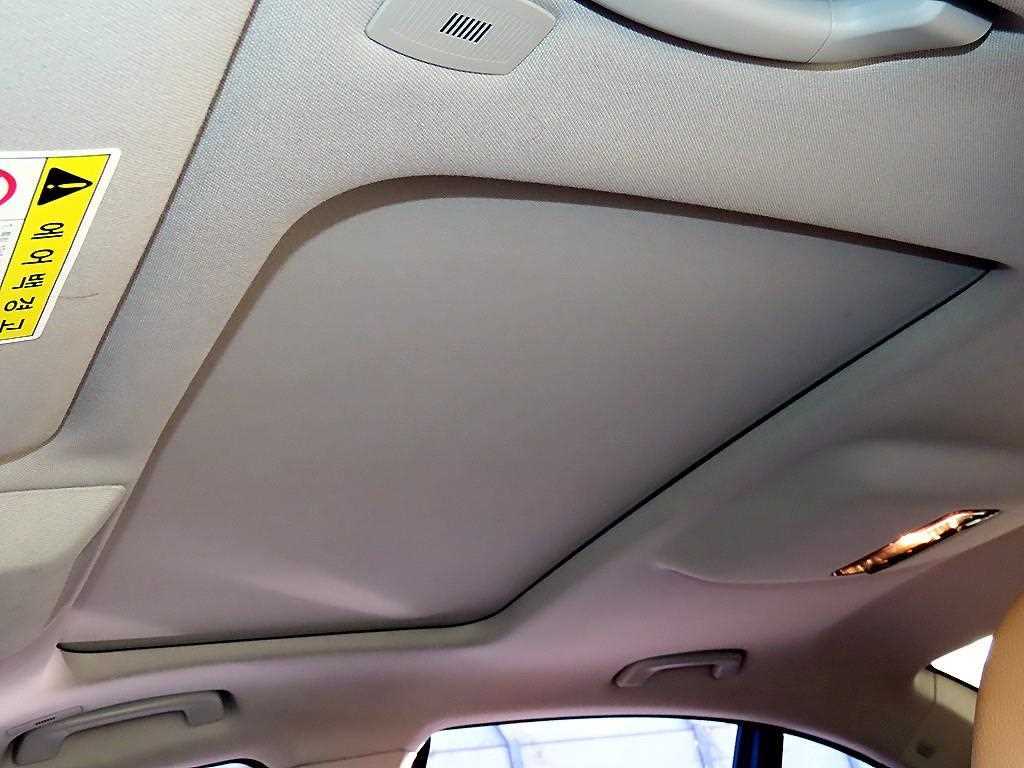 BMW 7-Series — photo 17