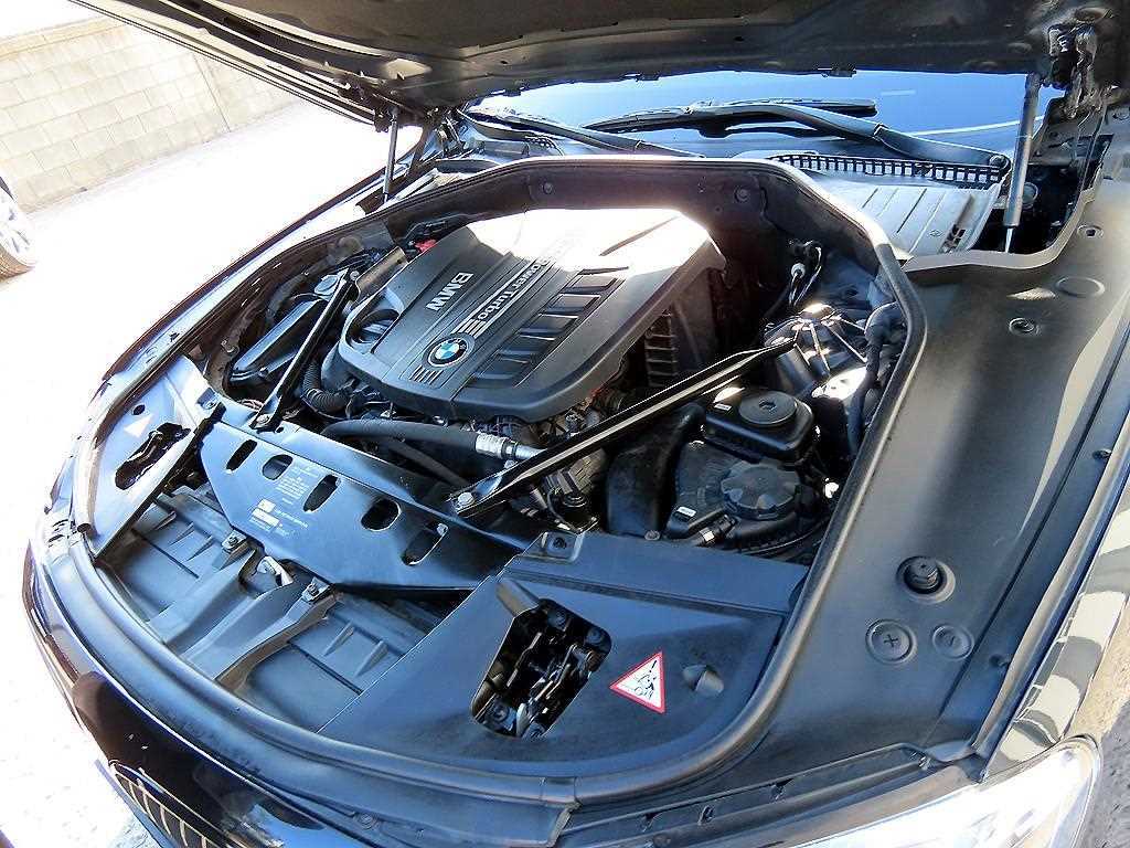BMW 7-Series — photo 19
