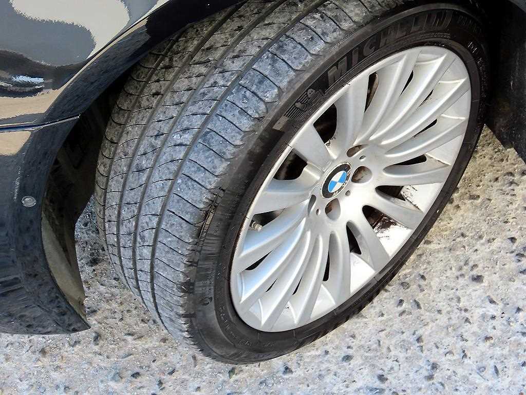 BMW 7-Series — photo 20