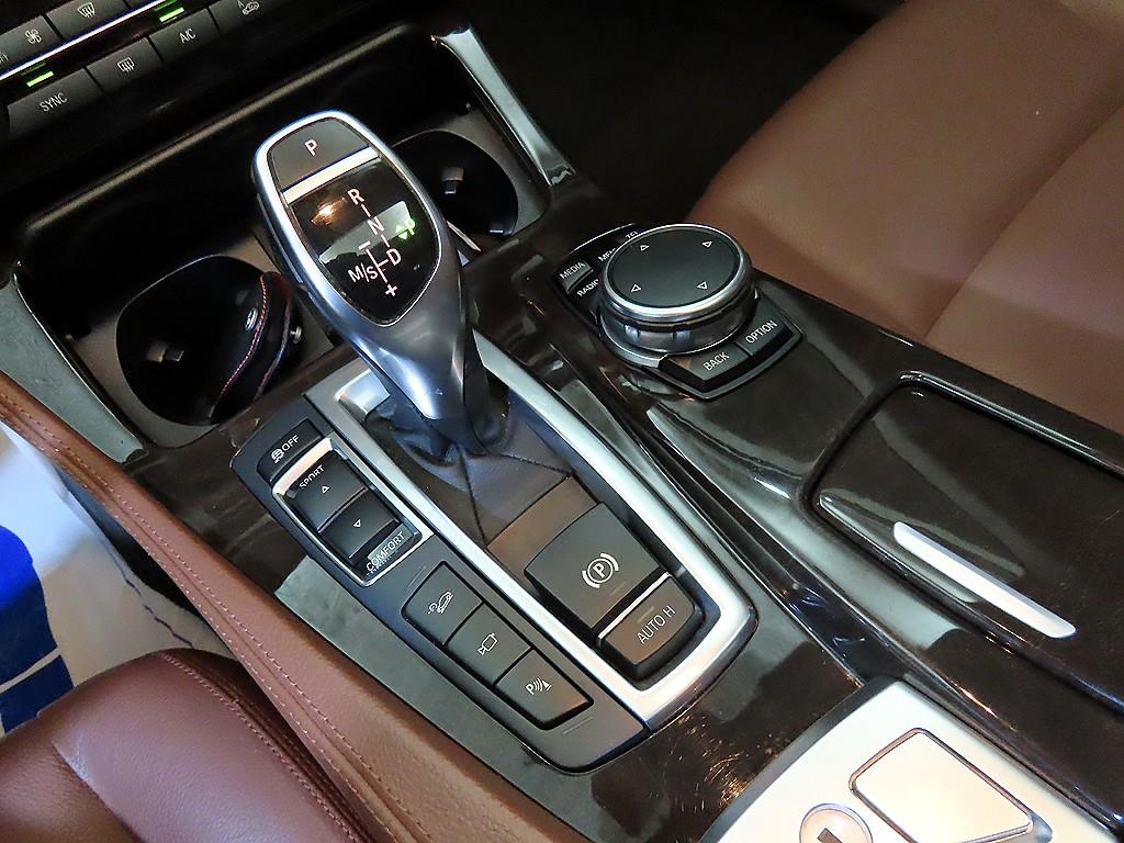 BMW 5-Series — photo 12