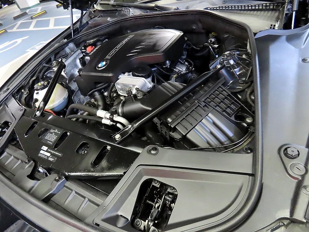 BMW 5-Series — photo 19