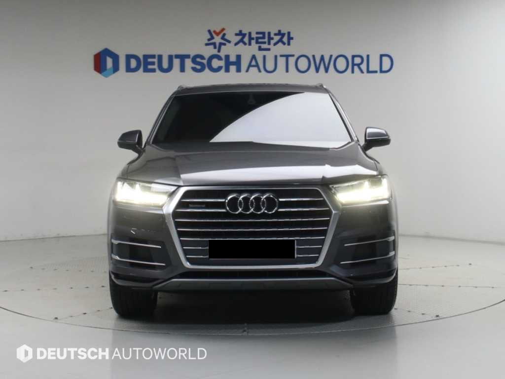 Audi Q7 — photo 03