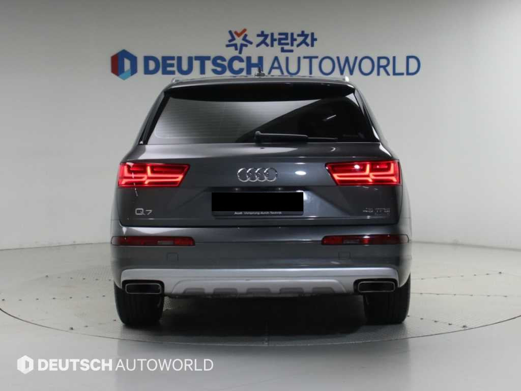 Audi Q7 — photo 04