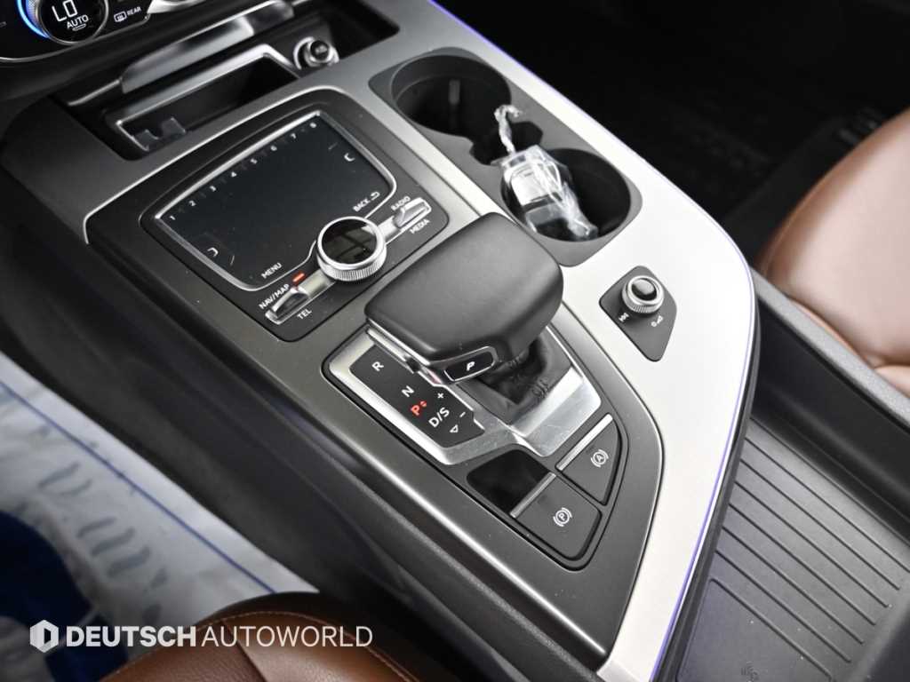 Audi Q7 — photo 09