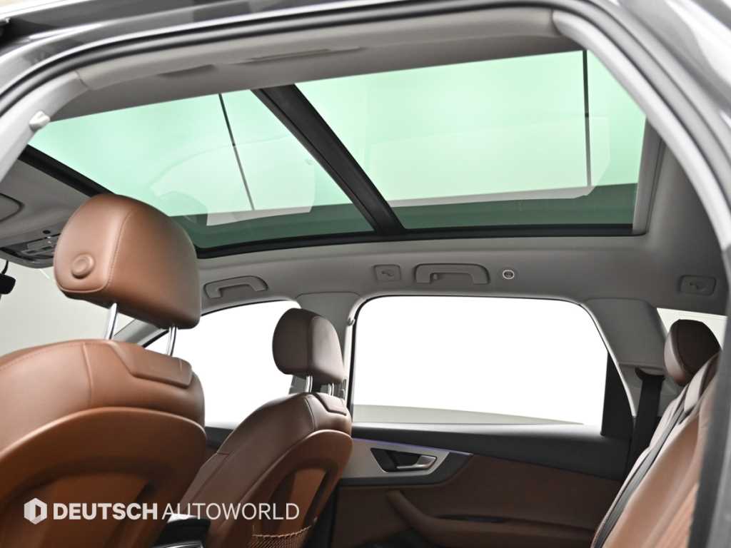 Audi Q7 — photo 18