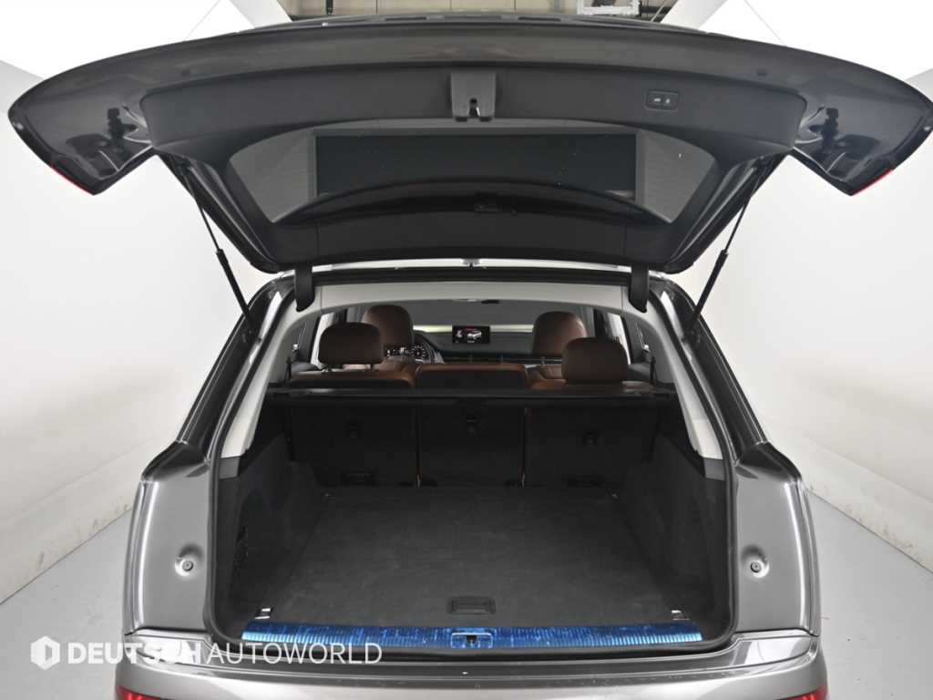 Audi Q7 — photo 19
