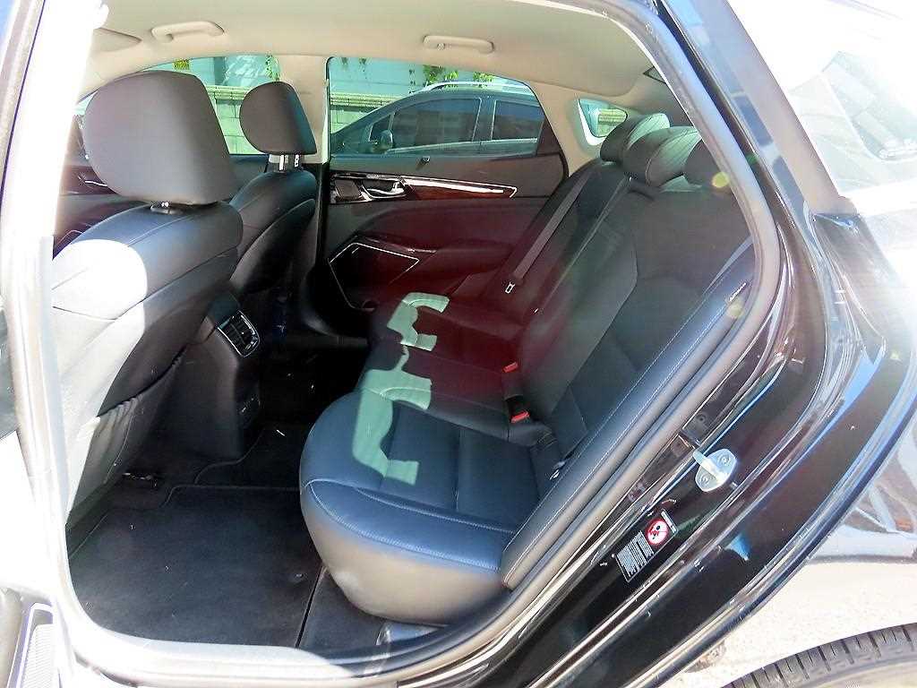 Kia K7 — photo 06