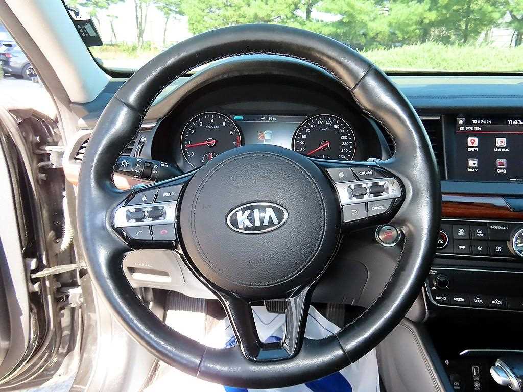 Kia K7 — photo 08