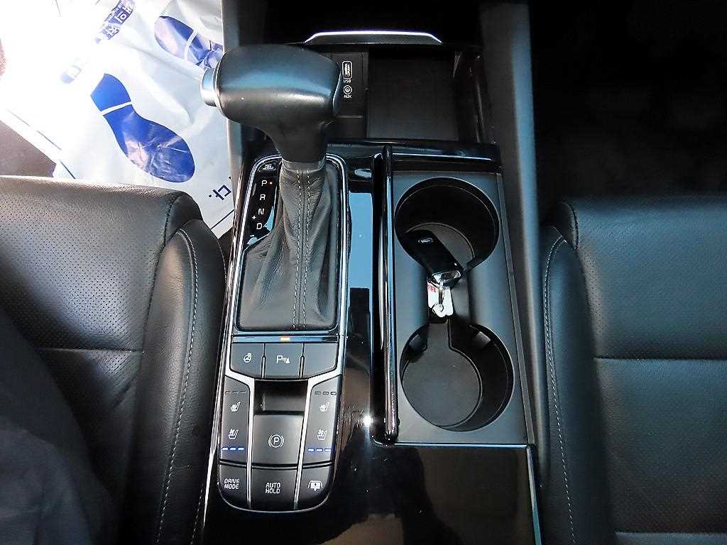 Kia K7 — photo 11
