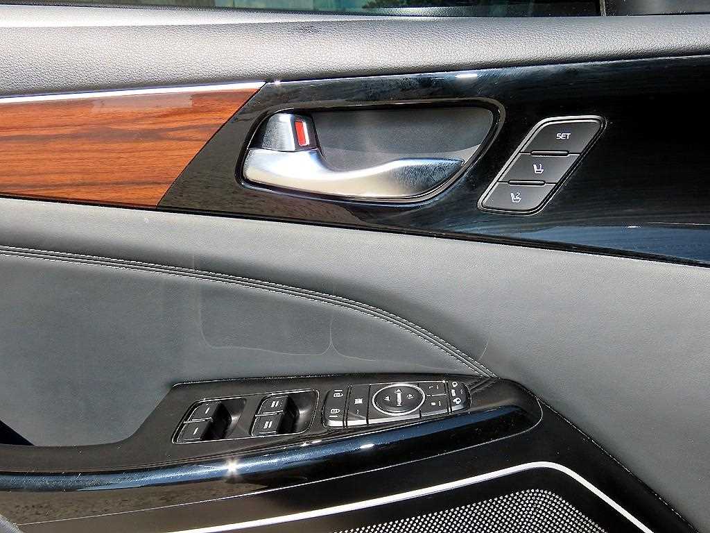 Kia K7 — photo 12