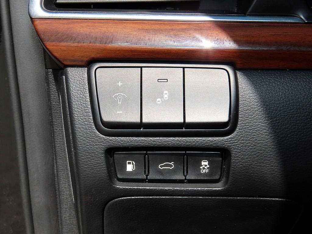 Kia K7 — photo 13