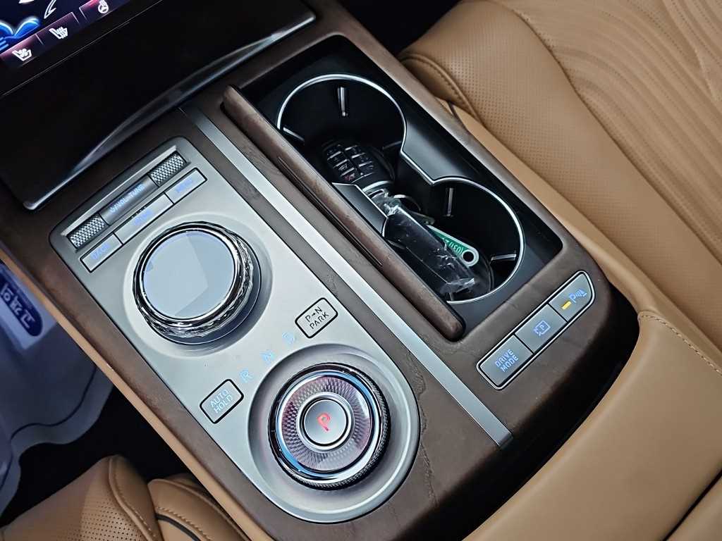 Genesis G80 — photo 08