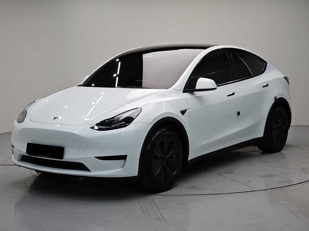 Tesla Model Y — photo 01