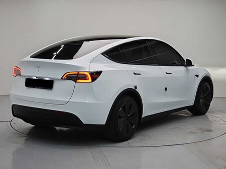 Tesla Model Y — photo 04