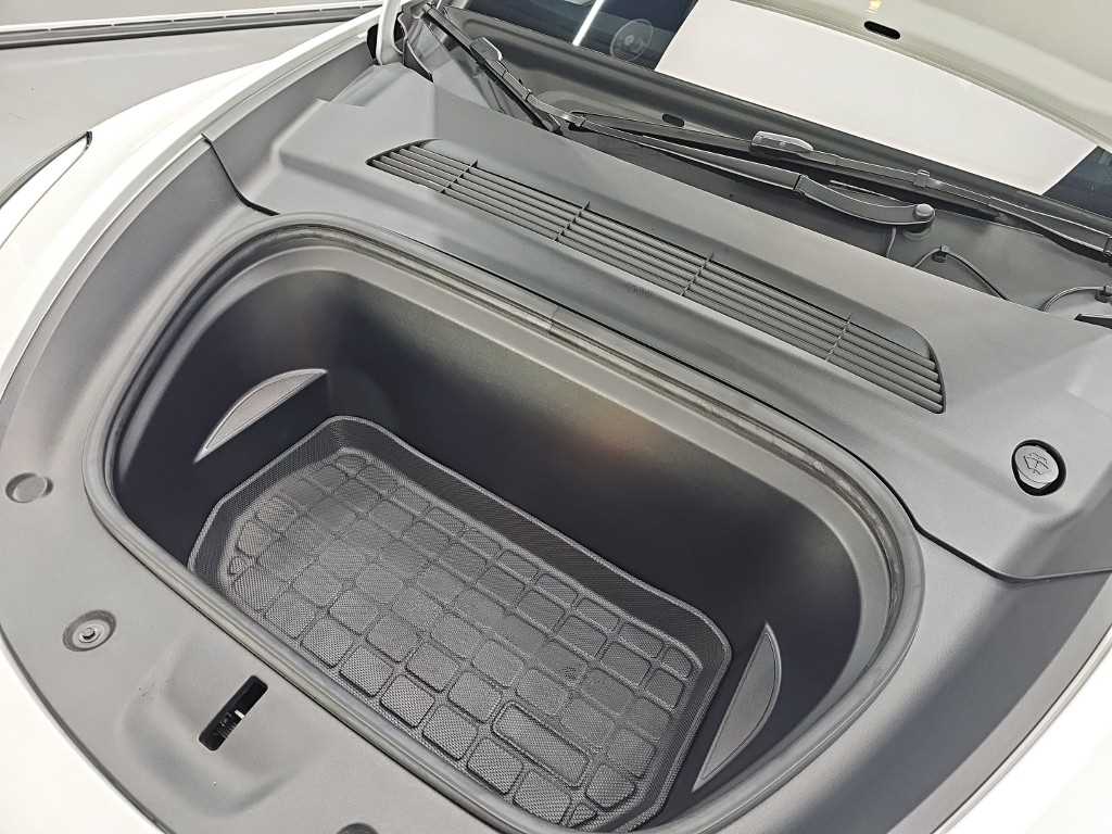 Tesla Model Y — photo 05