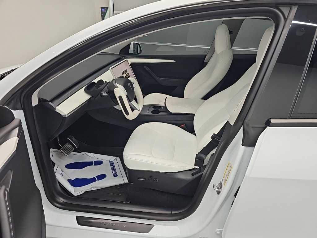 Tesla Model Y — photo 11