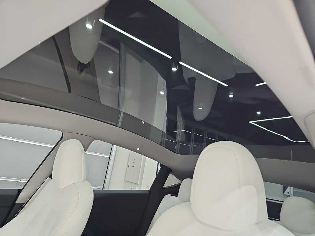 Tesla Model Y — photo 13