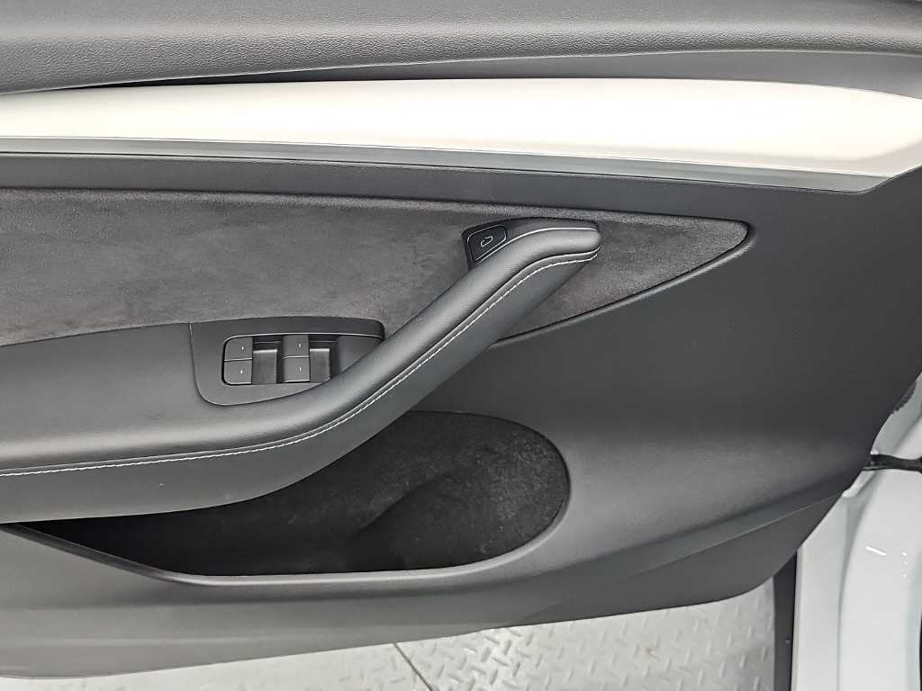Tesla Model Y — photo 16
