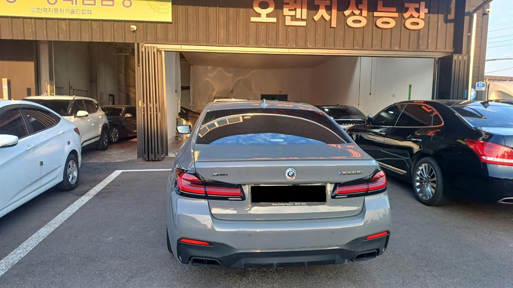 BMW 5-Series — photo 01