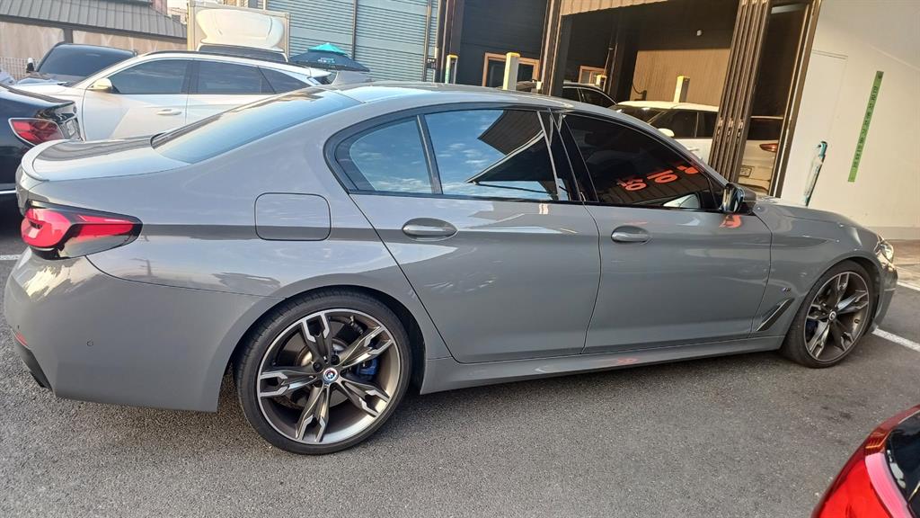 BMW 5-Series — photo 03