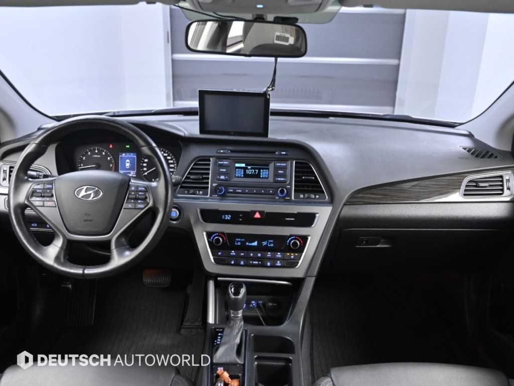 Hyundai Sonata — photo 07