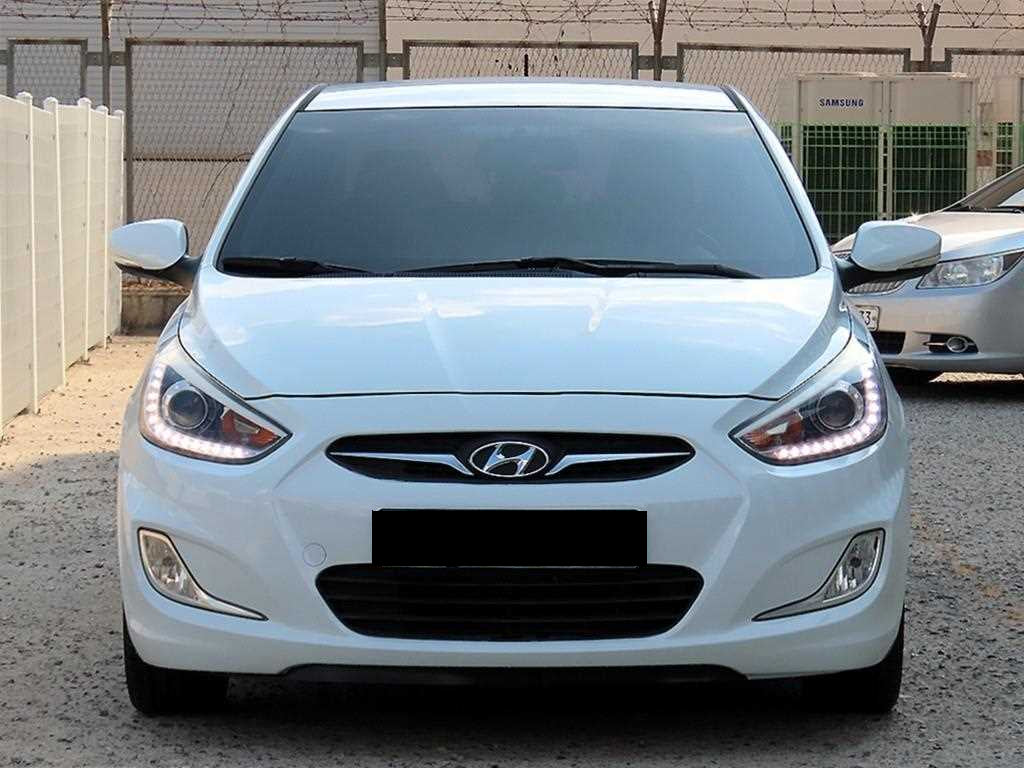 Hyundai Accent — photo 01