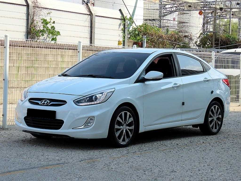 Hyundai Accent — photo 02