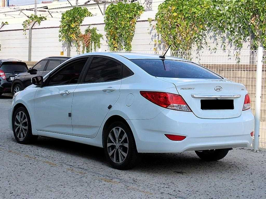Hyundai Accent — photo 03