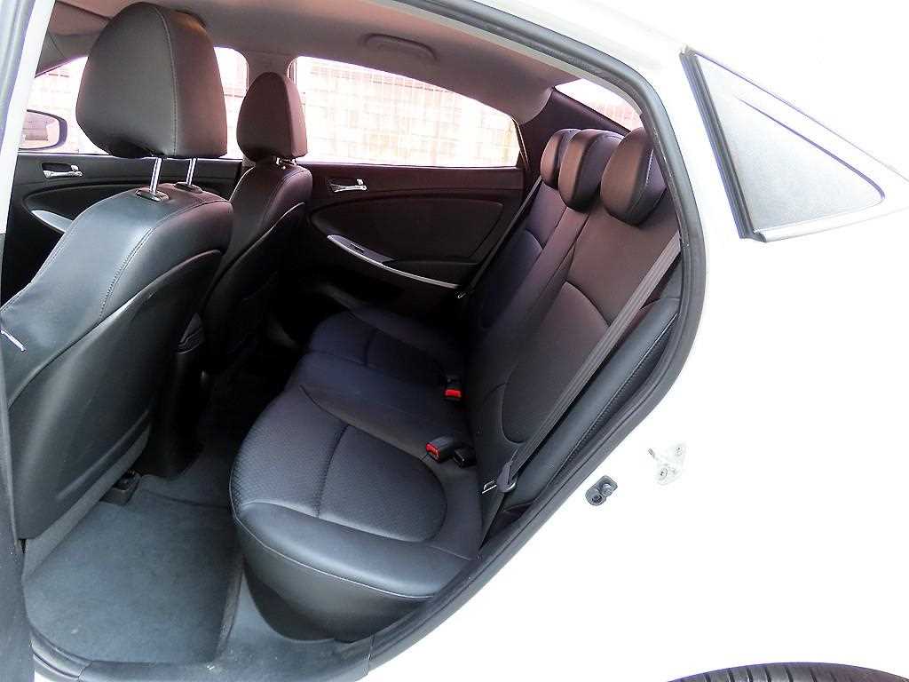 Hyundai Accent — photo 06