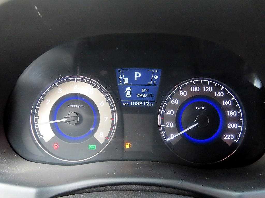 Hyundai Accent — photo 09