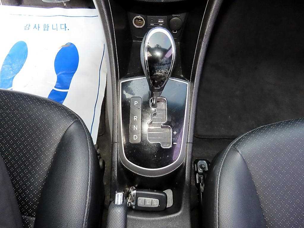 Hyundai Accent — photo 10