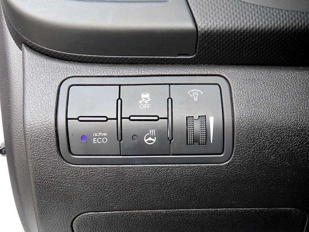 Hyundai Accent — photo 12