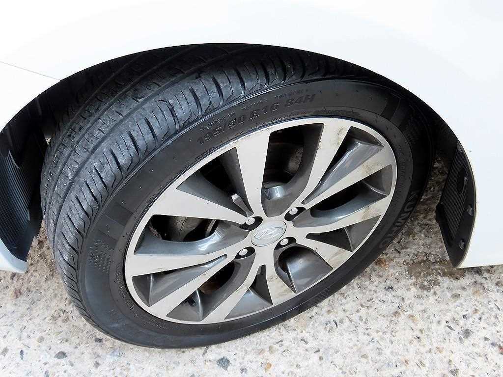 Hyundai Accent — photo 18