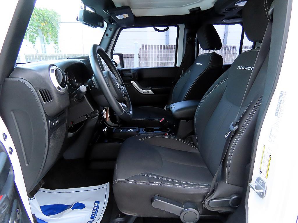 Jeep Wrangler — photo 05