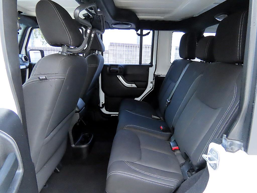 Jeep Wrangler — photo 06