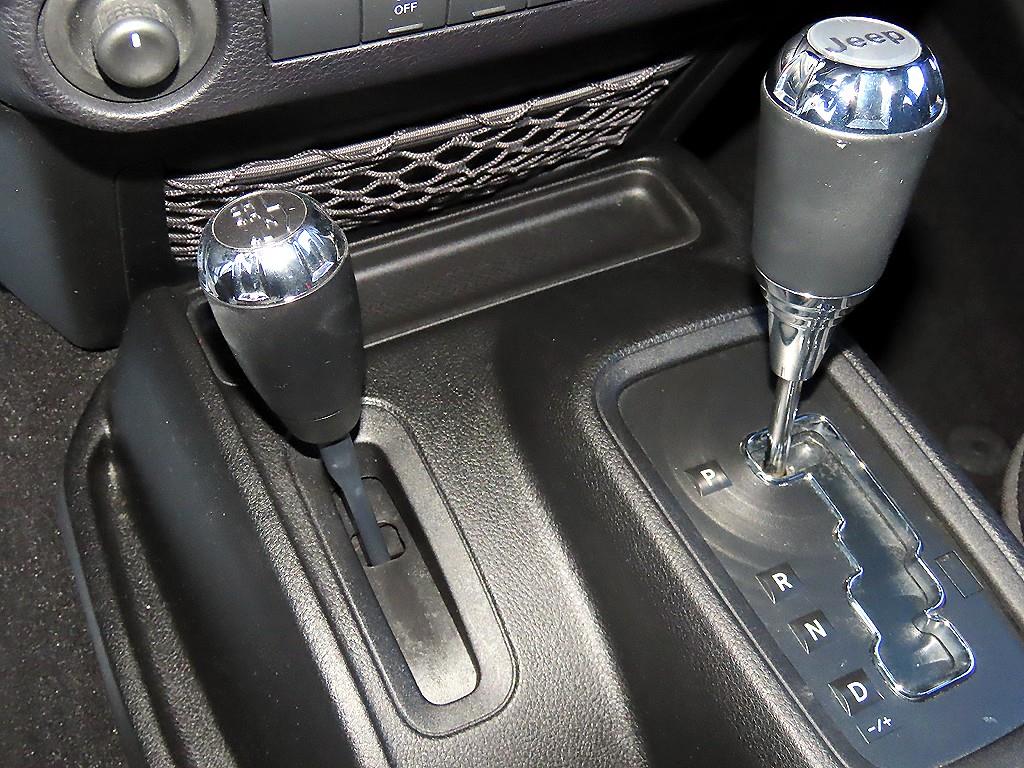 Jeep Wrangler — photo 10