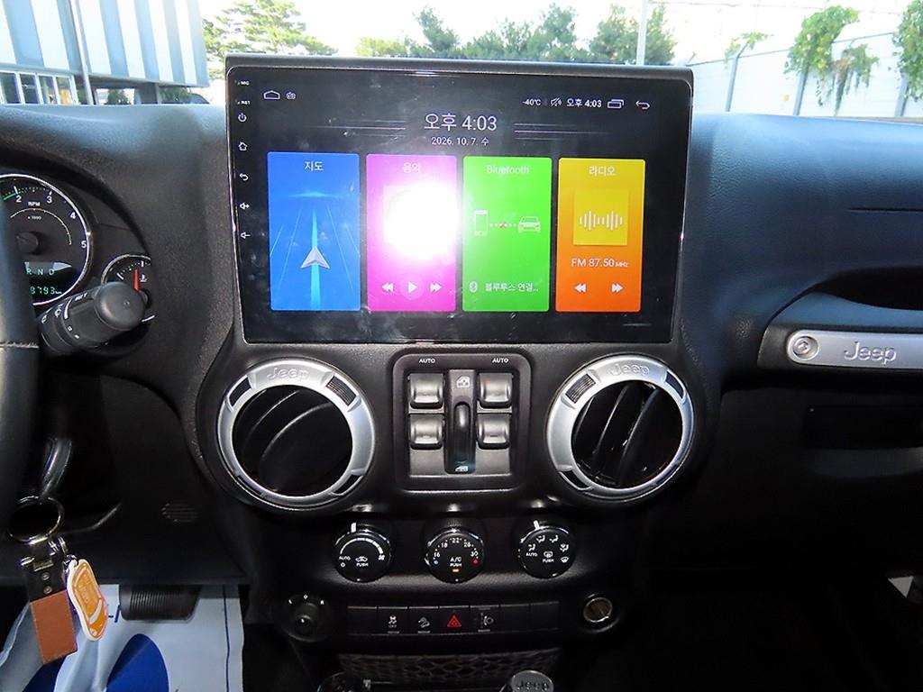 Jeep Wrangler — photo 14