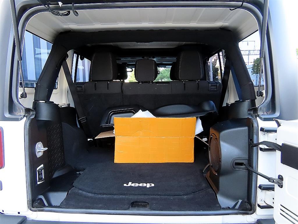 Jeep Wrangler — photo 17