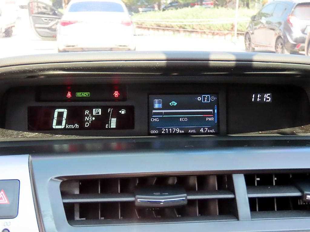 Toyota Prius — photo 09
