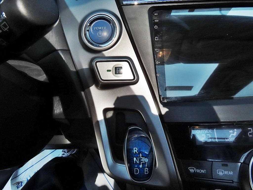 Toyota Prius — photo 10