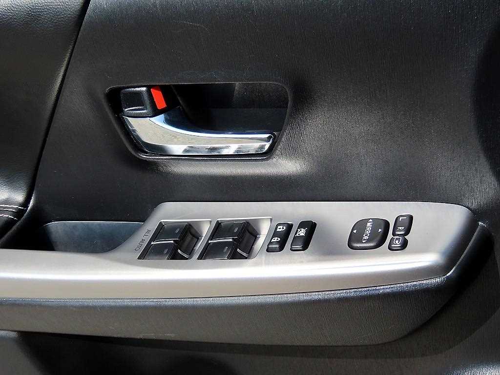 Toyota Prius — photo 11