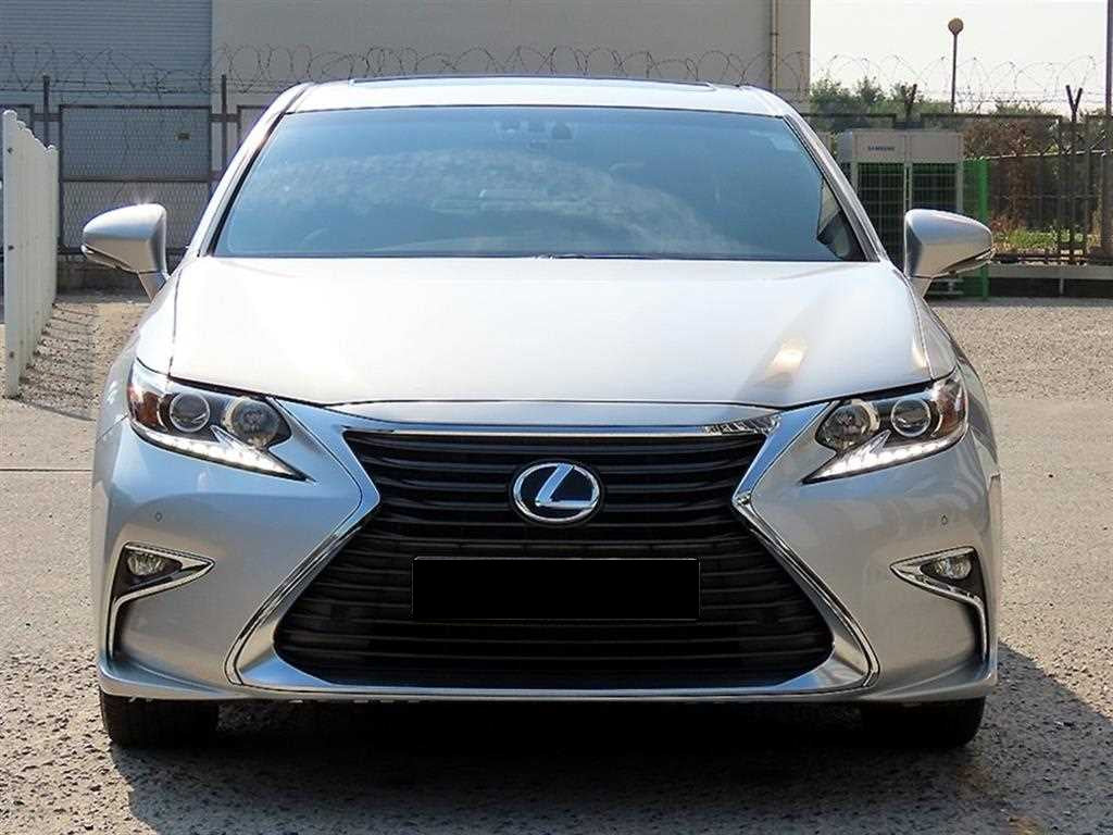 Lexus ES — photo 01