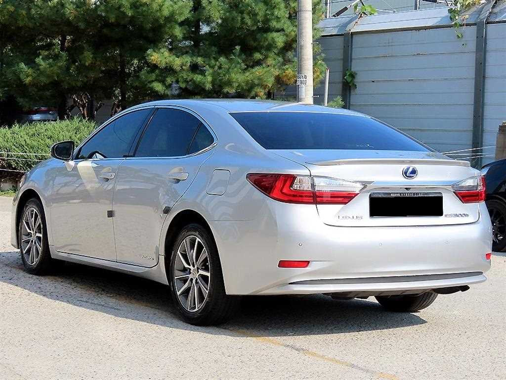 Lexus ES — photo 03