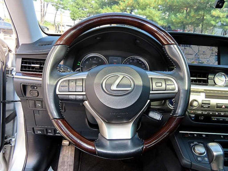 Lexus ES — photo 08