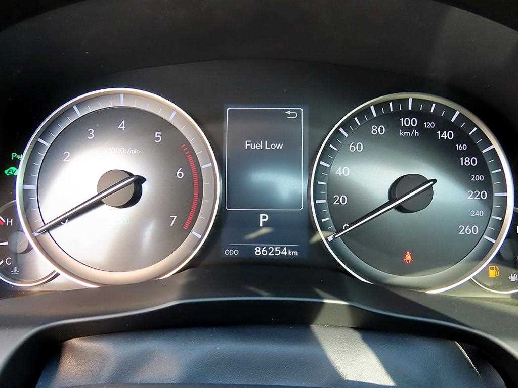 Lexus ES — photo 09