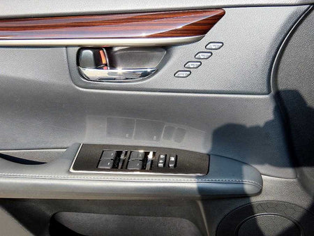 Lexus ES — photo 11