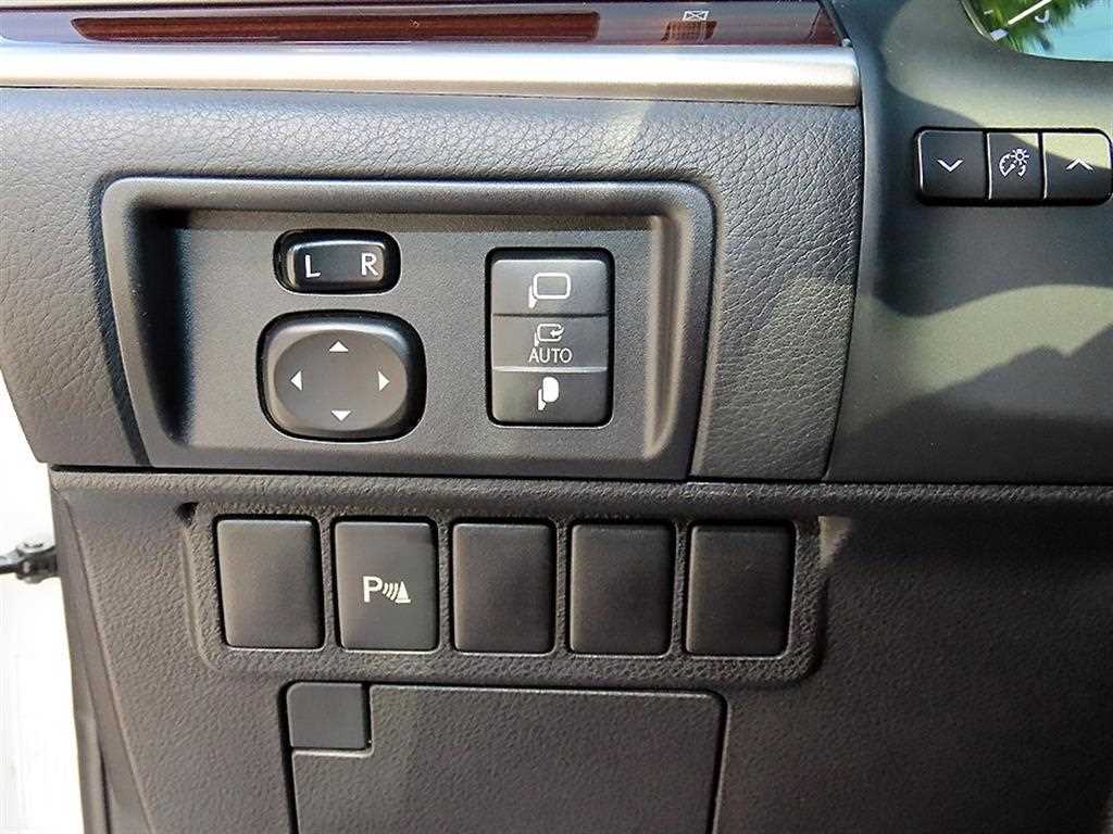 Lexus ES — photo 12