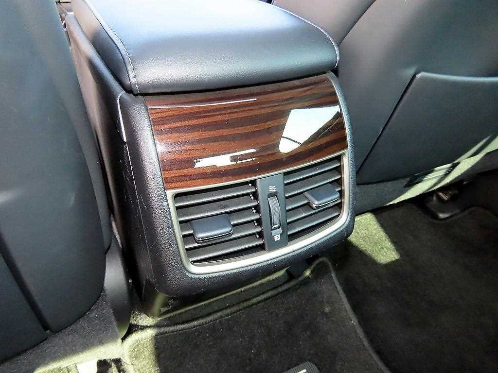 Lexus ES — photo 17