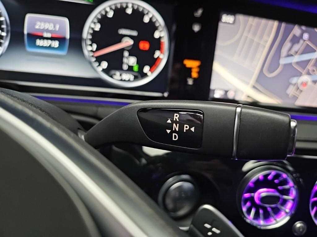Mercedes-Benz S-Class — photo 08