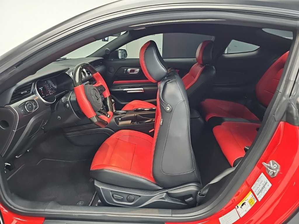 Ford Mustang — photo 11